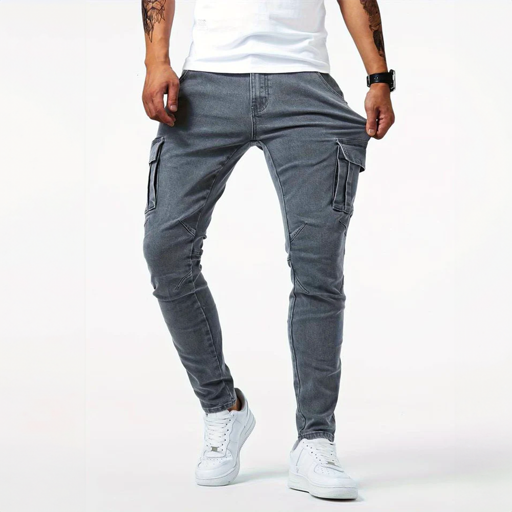 Jeans cargo uomo multitasche slim fit, pantaloni casual pratici e di tendenza per ogni occasione.
