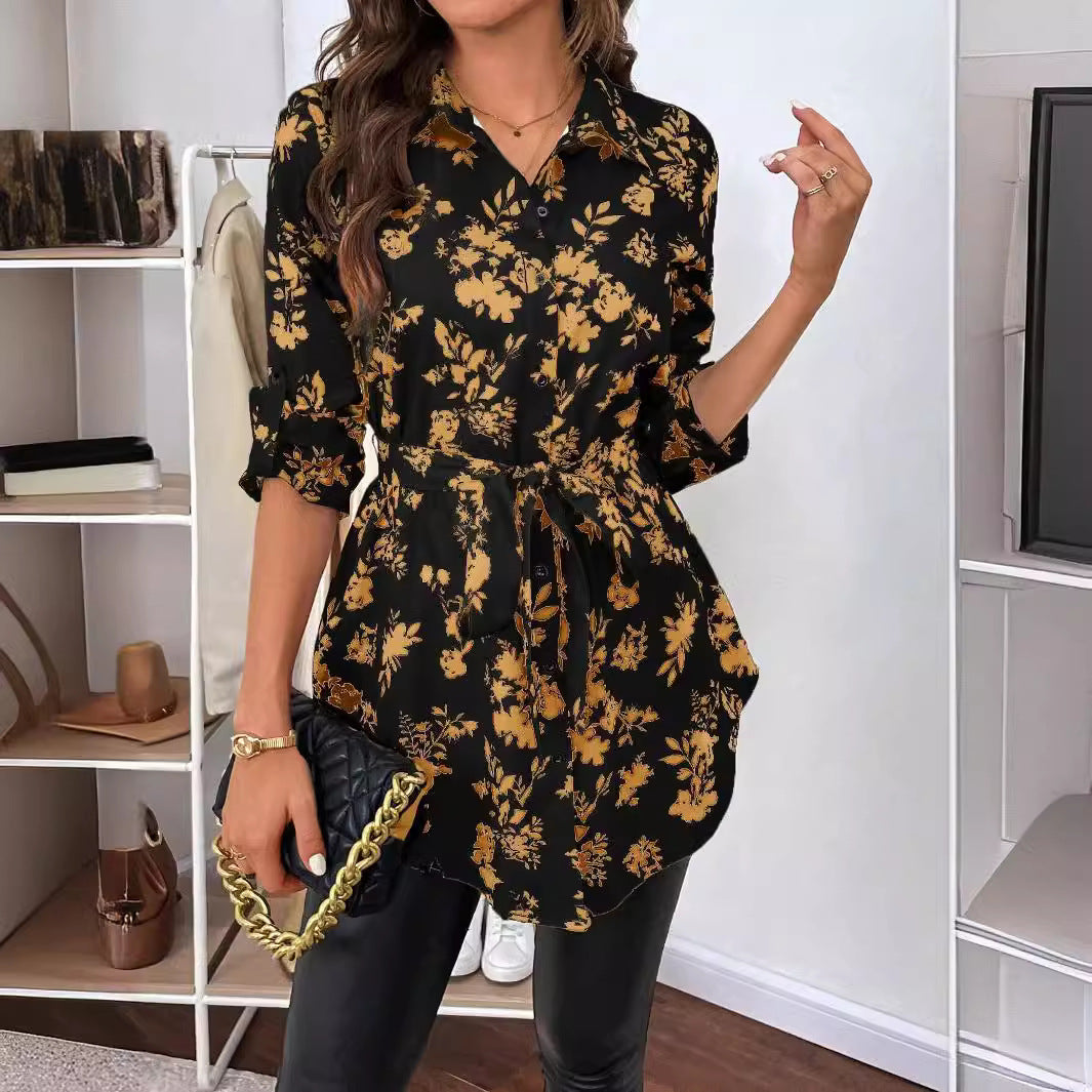 Top donna floreale nero con manica lunga e cintura, perfetto per un look casual primaverile.