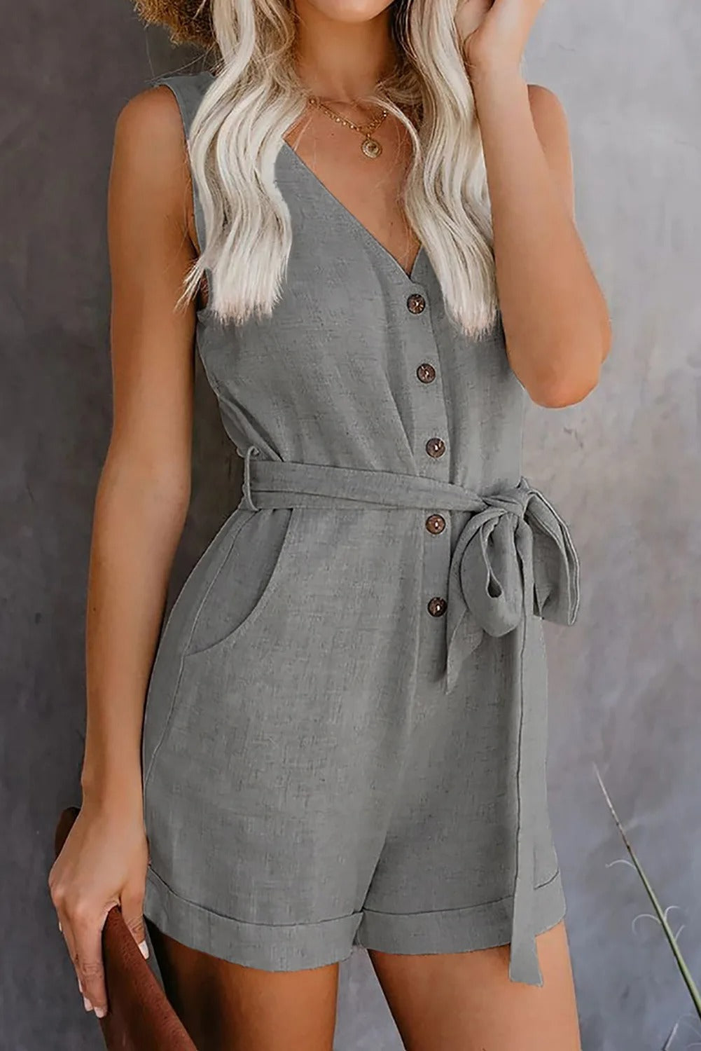 Moda donna: tuta corta casual, fresca e comoda per l'estate.