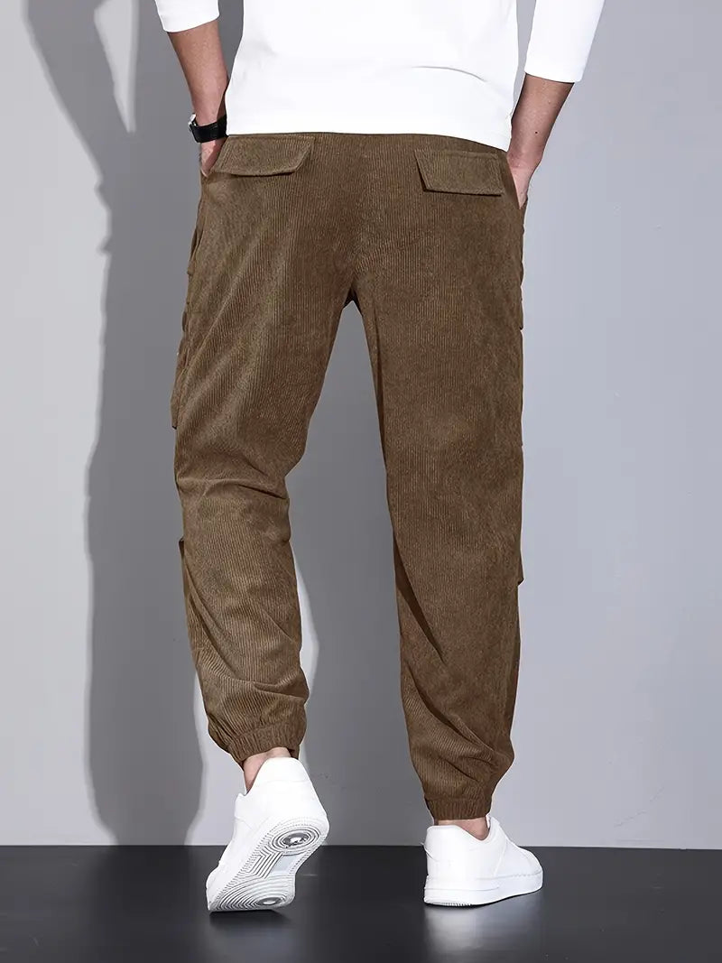 Cargo uomo multitasche slim fit, ideali per un look casual e alla moda maschile.