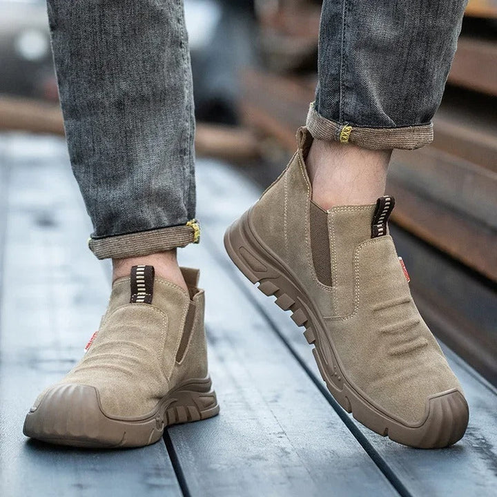 Scarpe antinfortunistiche uomo, leggere e traspiranti, con puntale in acciaio per massima sicurezza e comfort al lavoro.