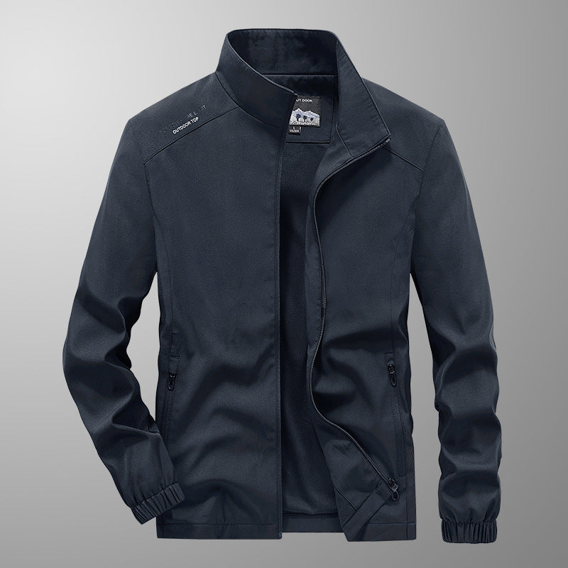 Giacca da uomo oversize in cotone, collo alto. Look casual e moderno per la primavera e l'autunno.