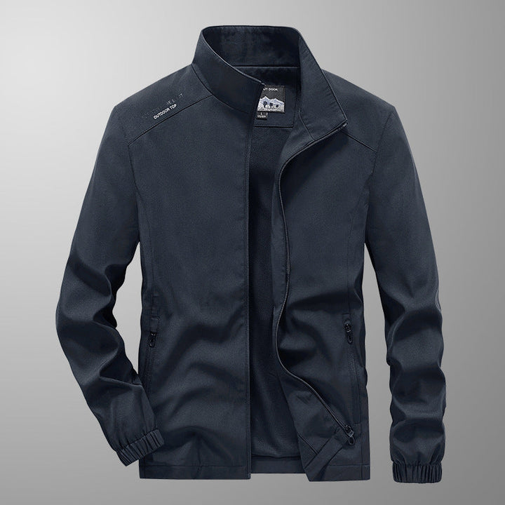 Giacca da uomo oversize in cotone, collo alto. Look casual e moderno per la primavera e l'autunno.