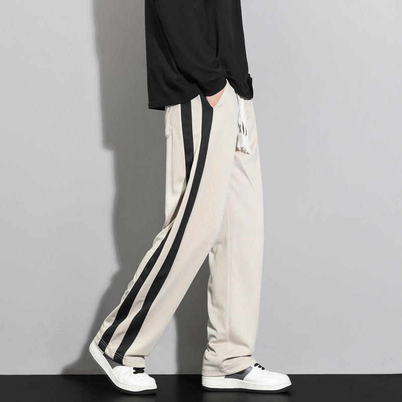 Pantaloni maschili moderni a righe, con vestibilità a gamba dritta. Ideali per un outfit casual e alla moda uomo.
