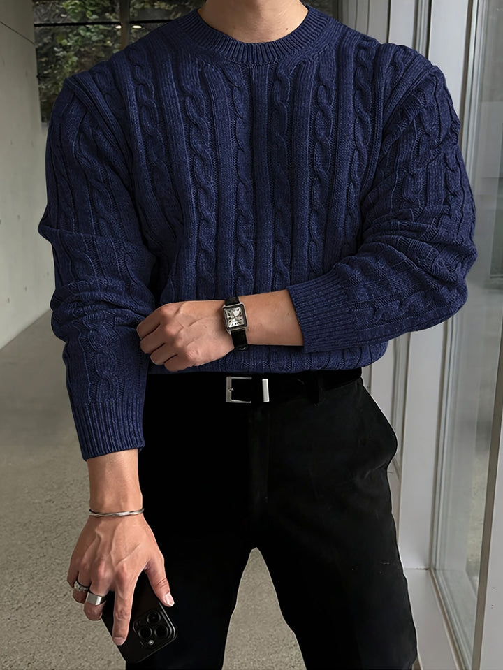 Maglione donna con motivo a trecce e girocollo. Maglia spessa, calda e confortevole per l'inverno.