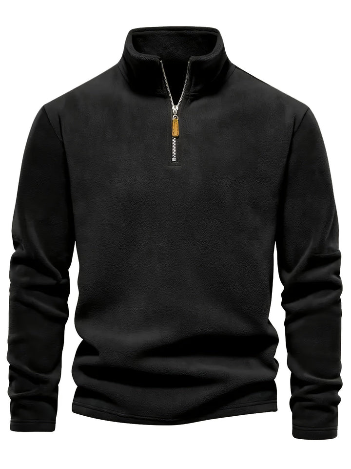 Maglia uomo versatile con maniche lunghe, mezza zip e collo alto, per moda maschile autunno inverno.