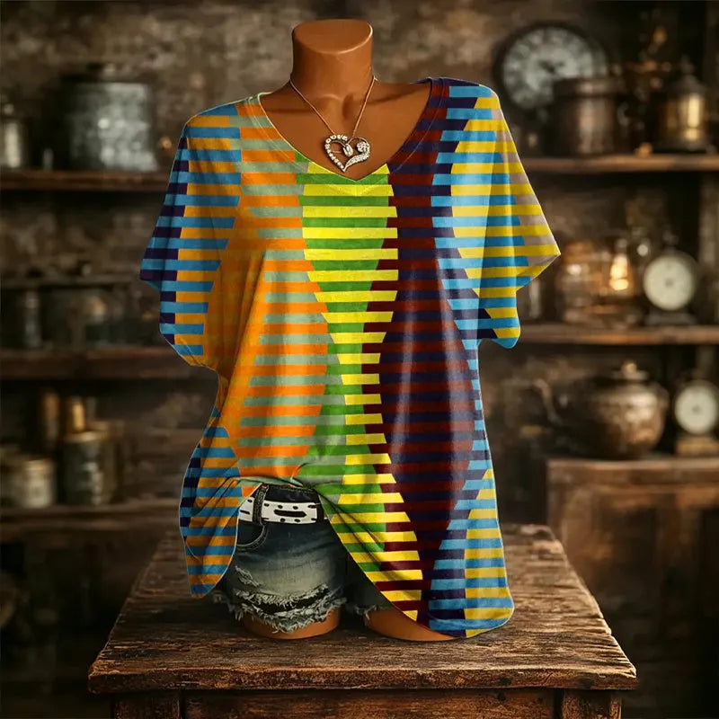 T-shirt donna a fantasia astratta, scollo a V, ideale per un tocco vivace e originale in primavera.