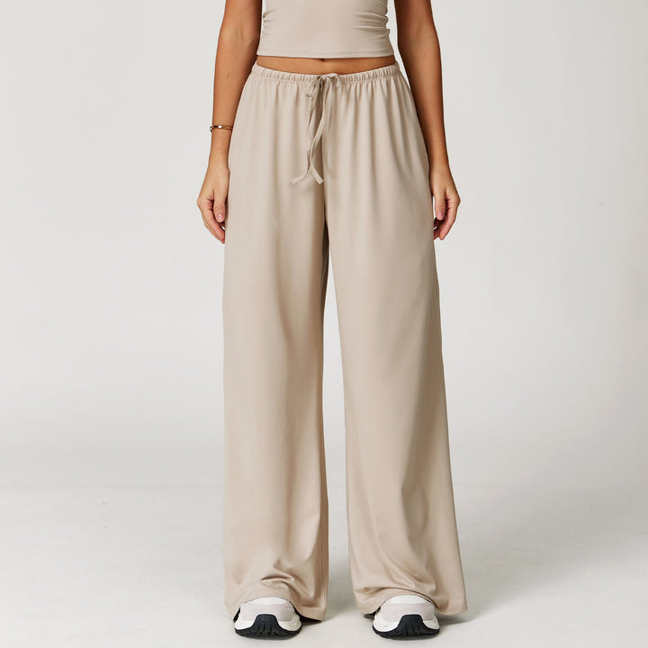 Eleganti pantaloni donna larghi vita alta, dettaglio pendente. Perfetti per moda casual o outfit sportivi comodi.