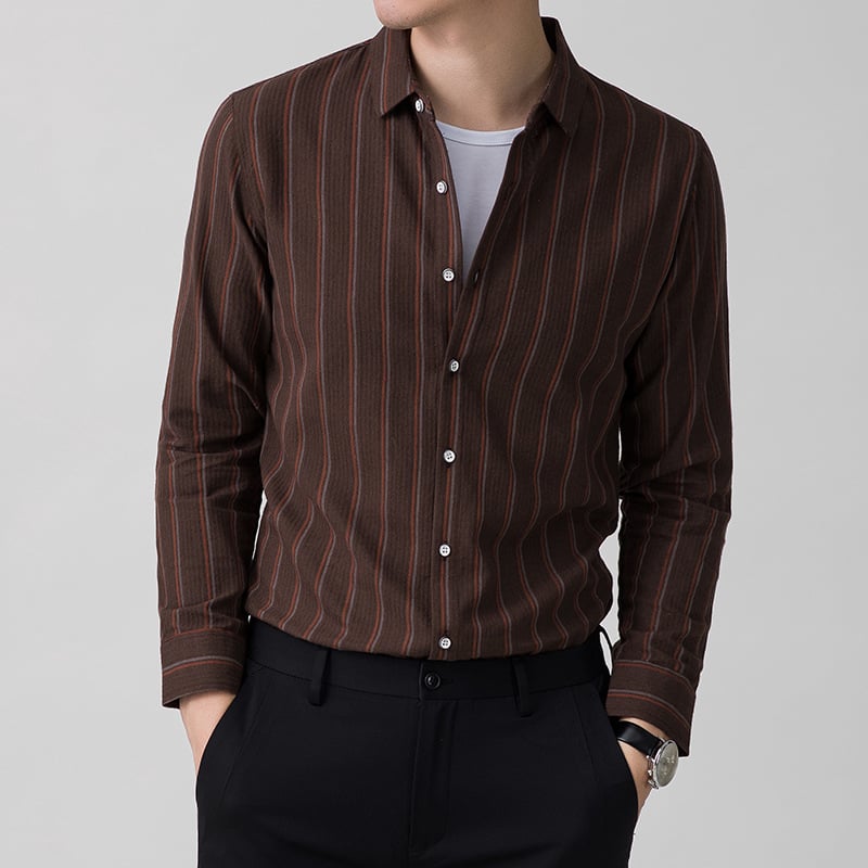 Camicia uomo moda primaverile a maniche lunghe con righe, jacquard e colletto quadrato, ideale per look sofisticati.