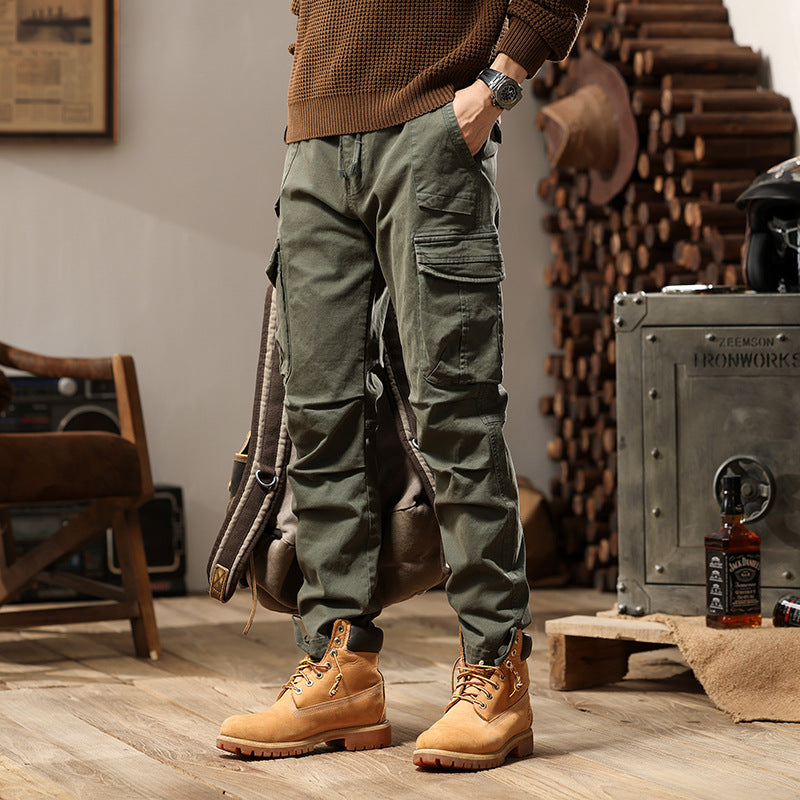 Pantaloni uomo cargo a gamba dritta, vestibilità ampia e vita media. Perfetti per comfort quotidiano e stile casual.