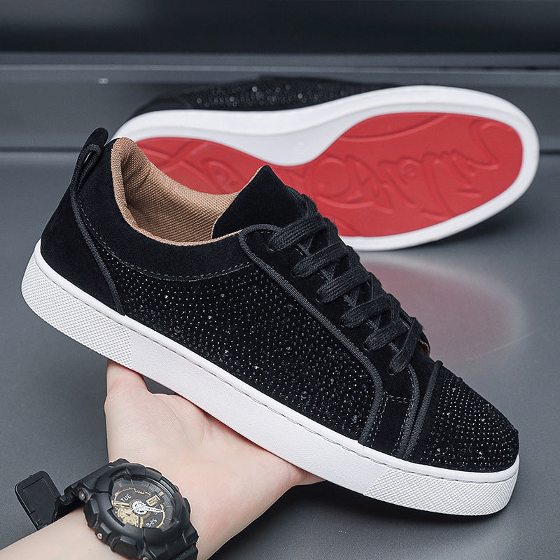 Scarpe uomo basse nere traspiranti. Sneakers sportive con suola per aderenza, perfette per la moda casual maschile.