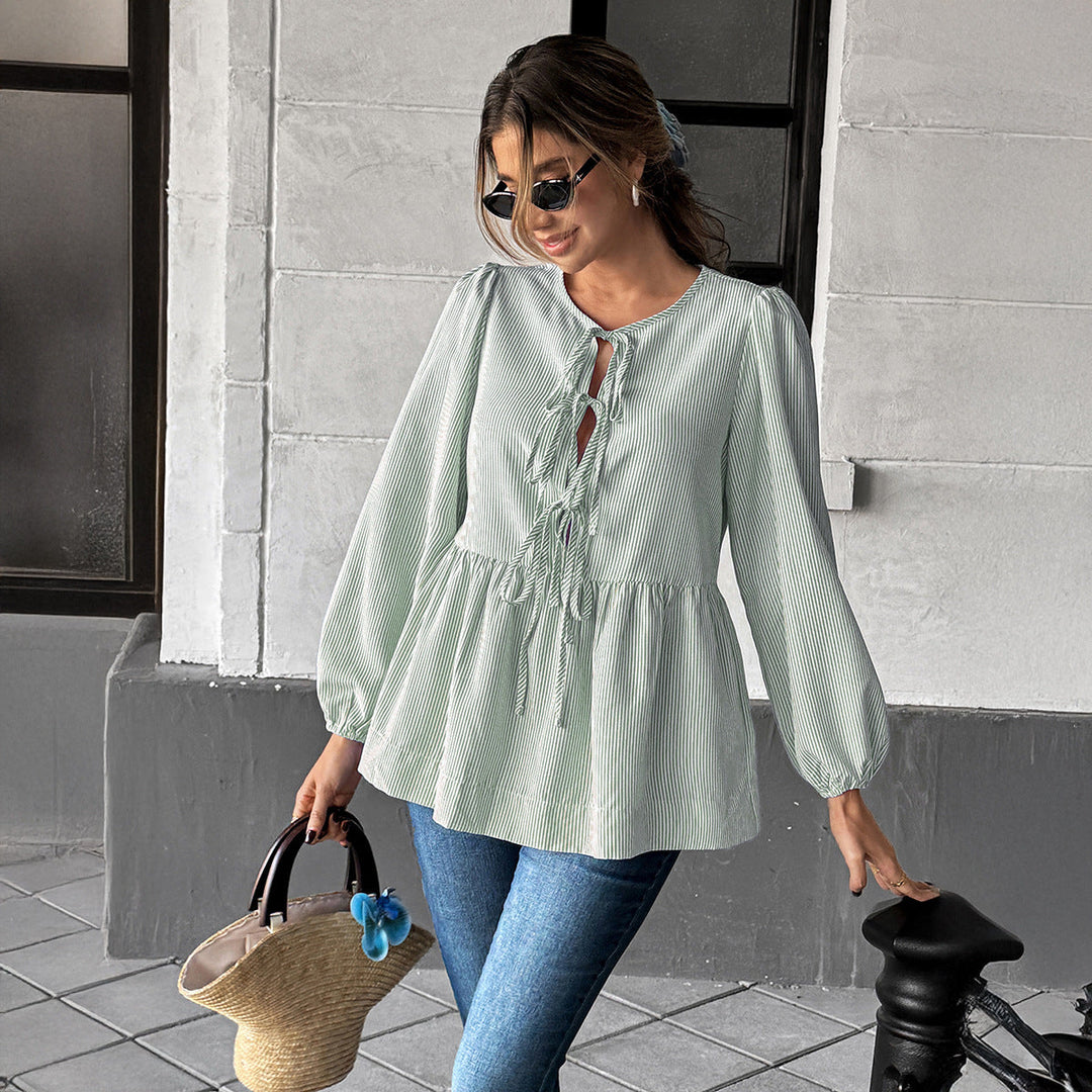 Camicia donna elegante a righe con nodo frontale e maniche a lanterna. Perfetta per look raffinati e di tendenza.