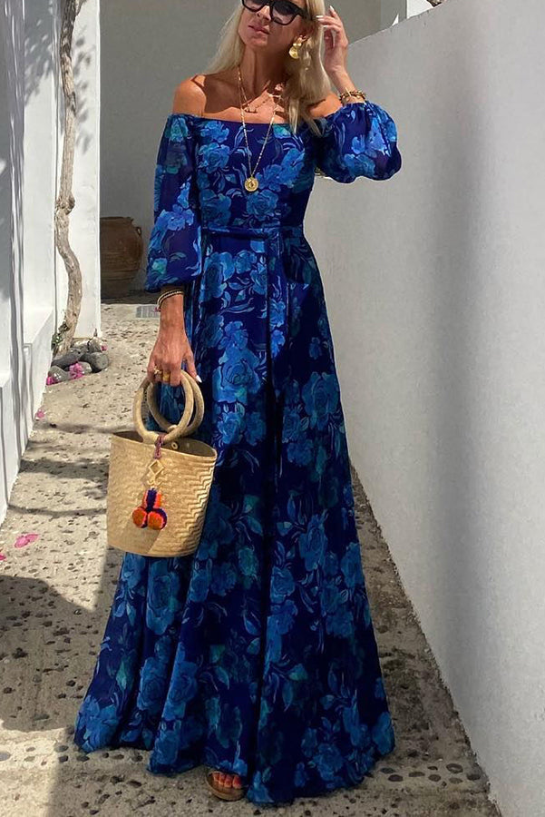 Abito lungo donna estivo blu a spalle scoperte con romantica stampa floreale. Ideale per outfit estivi.