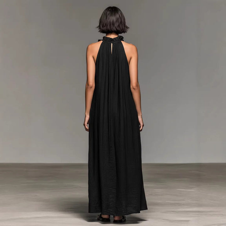 Vestito lungo da donna con balza fluida e scollo all'americana. Perfetto per eventi speciali o abito estivo chic.
