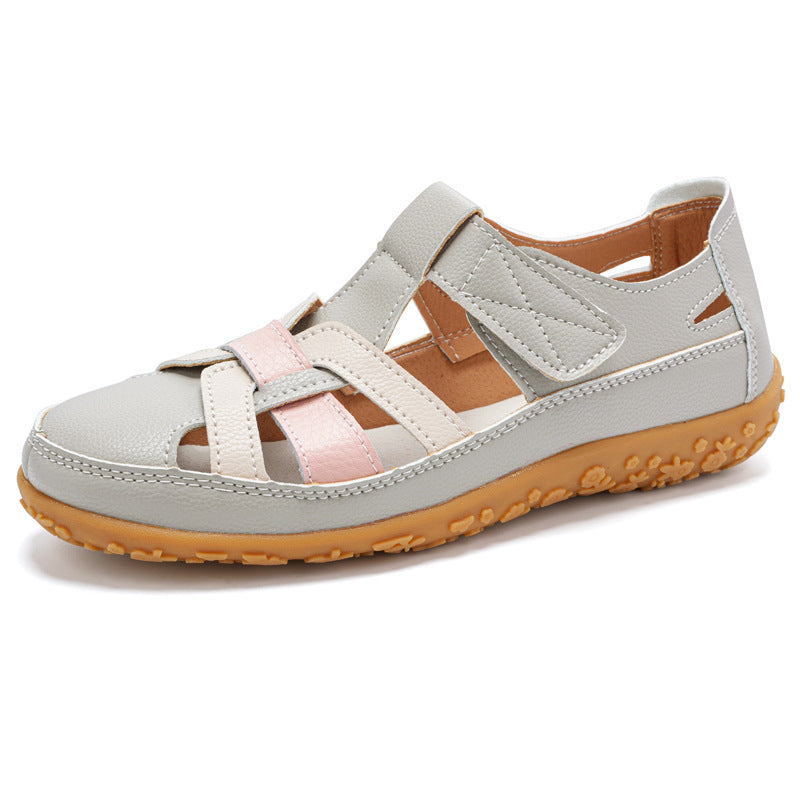 Primo piano della punta tonda dei sandali donna retrò, sinonimo di comfort per i piedi tutto il giorno.