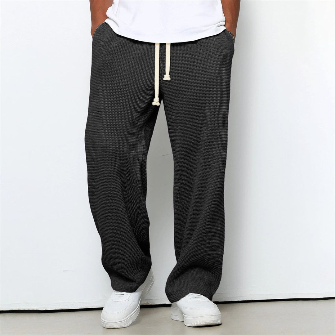 Pantalone uomo athleisure comodo a gamba dritta per relax. Stile moderno e sportivo, ideale per viaggi.