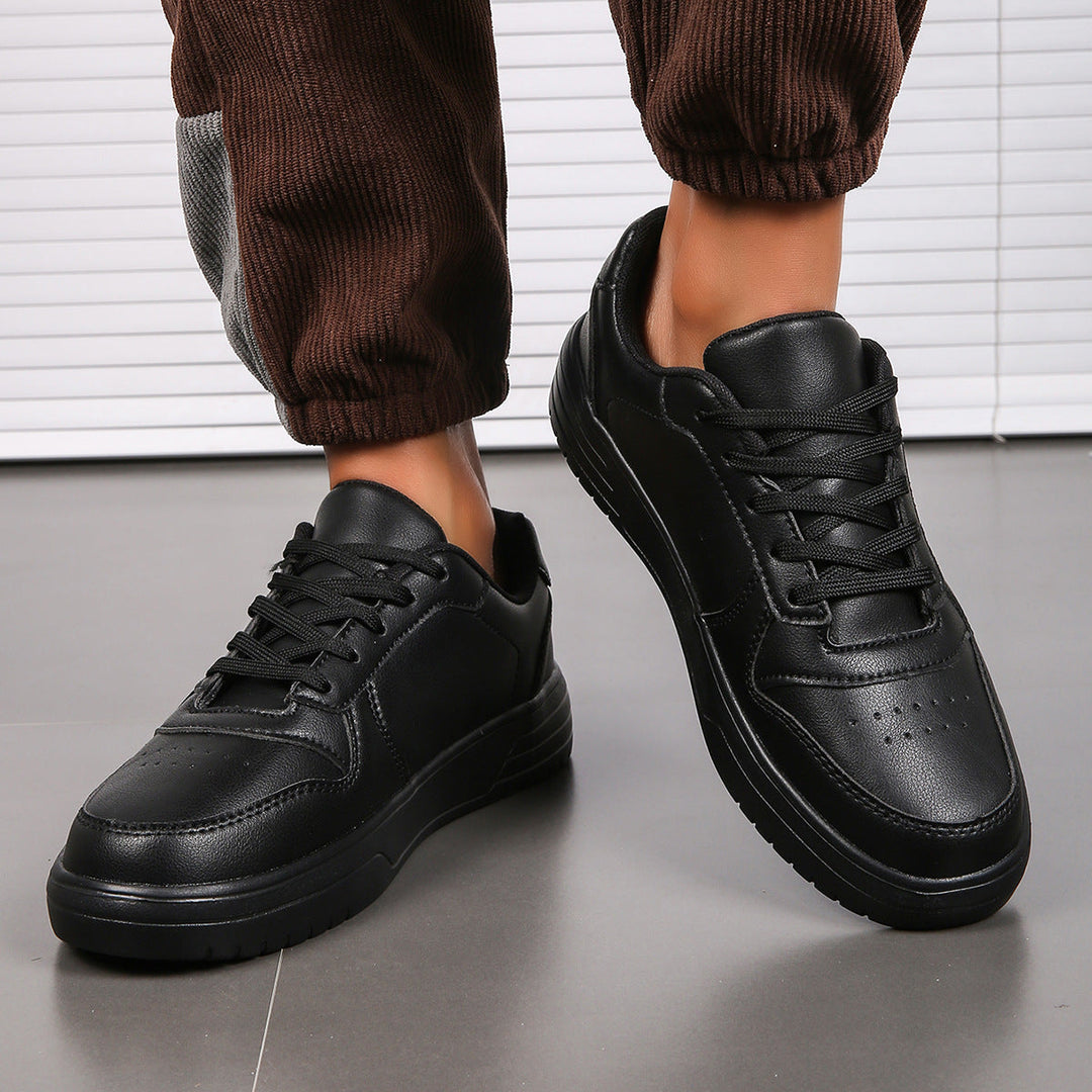 Scarpe sportive uomo basse, perfette per look casual e passeggio in primavera e autunno.