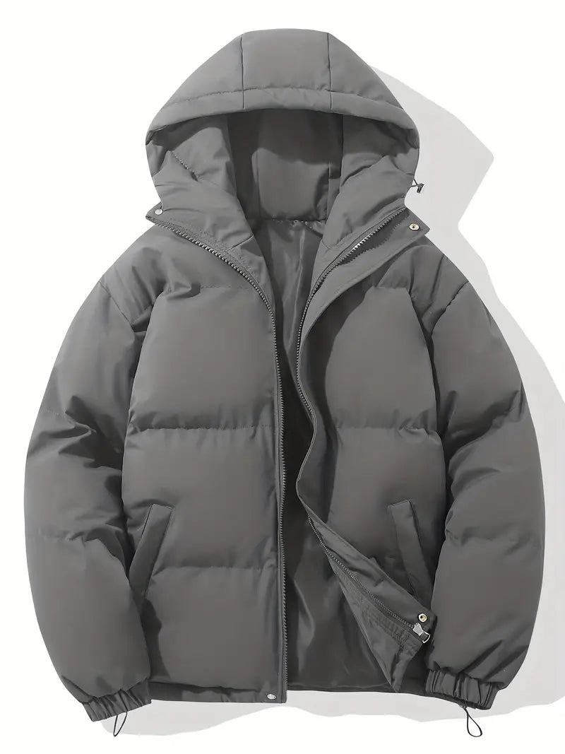 Giacca uomo trapuntata con cappuccio, calda e confortevole per l'inverno. Stile casual e moderno.