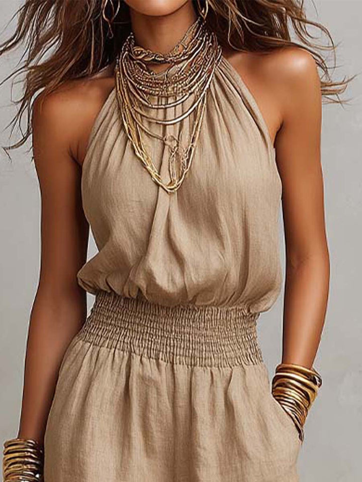 Tuta elegante donna con scollo halter profondo e pantaloni ampi, ideale per un look raffinato e moderno.