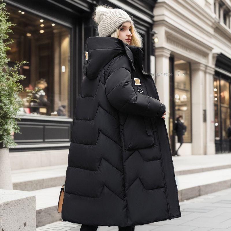 Donna con giaccone invernale puffer lunghezza media, elegante e caldo. Ideale per look casual.