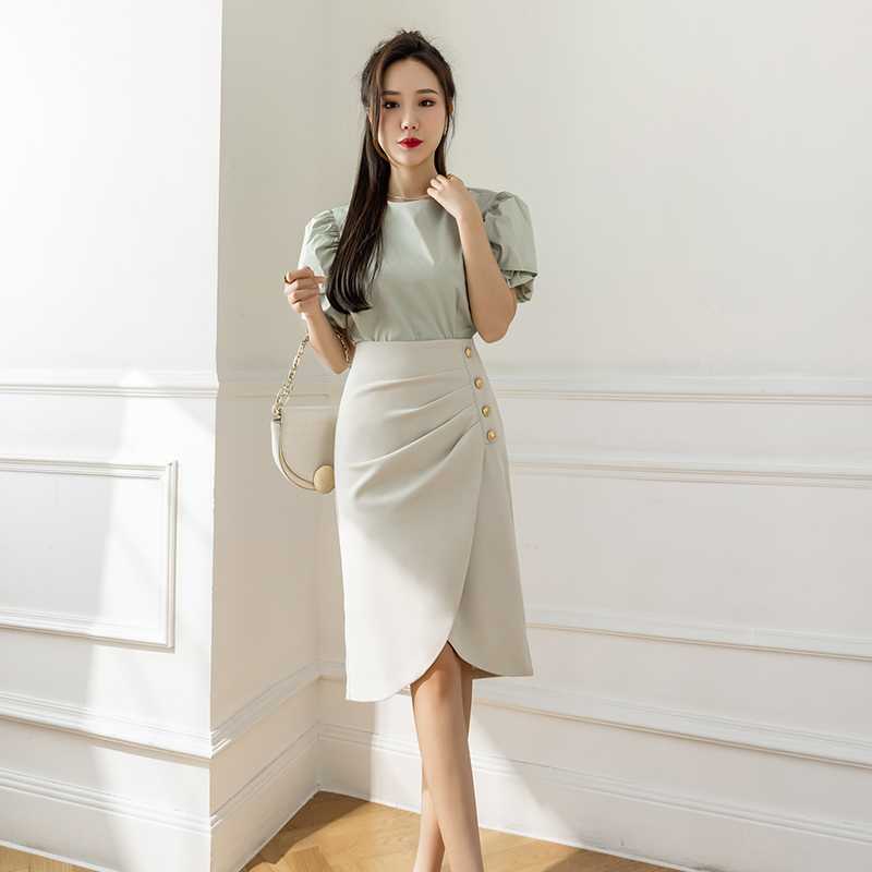 Gonna midi plissettata donna, design moda con spacco e vita aderente. Perfetta per un look chic e confortevole.