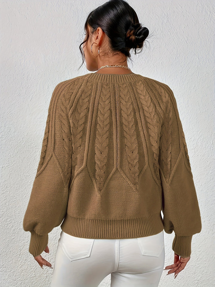Maglia da donna, trecce. Maniche a palloncino, ideale per un look autunnale-invernale.