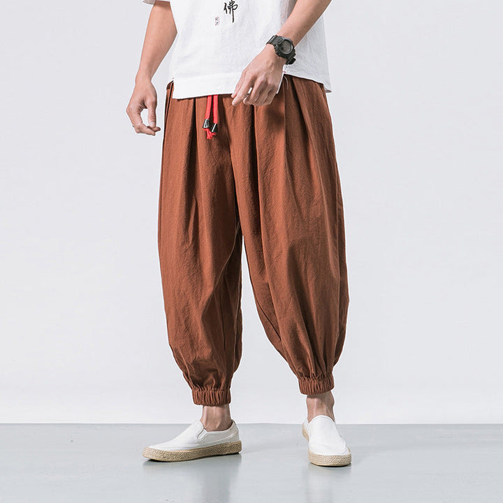 Eleganti pantaloni harem uomo neri, vestibilità larga e vita regolabile. Ideali per streetwear e outfit casual.