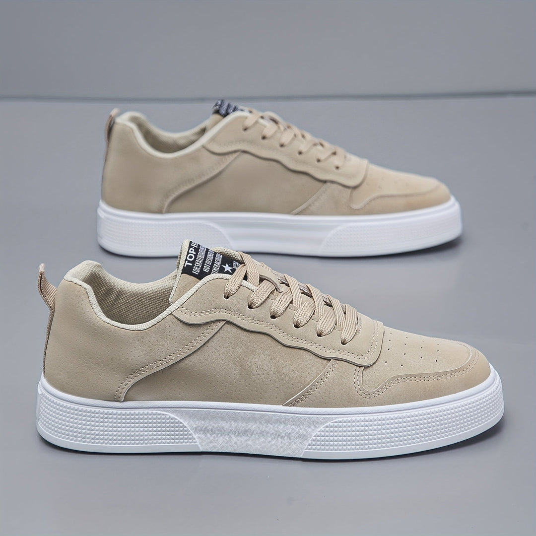 Scarpe uomo comode e versatili, sneakers casual basse perfette per il tuo stile quotidiano.