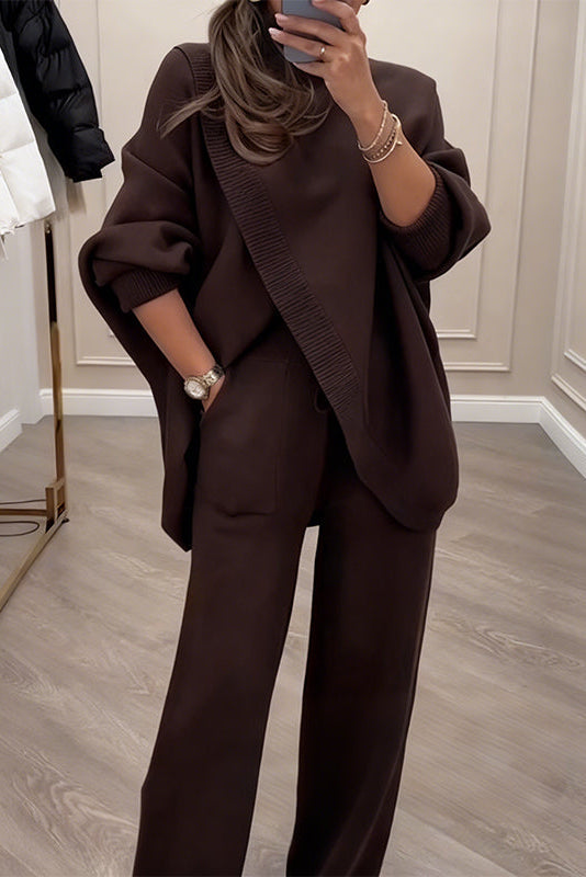 Completo invernale donna con pullover oversize e pantaloni dritti, comodo per look casual chic.