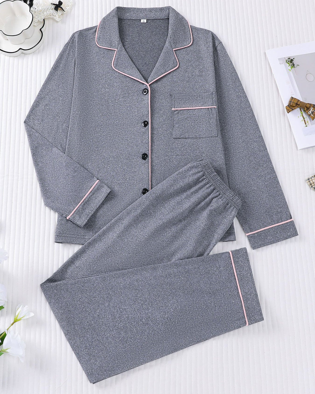 Set due pezzi donna con cardigan elegante a maniche lunghe e pantaloni slim fit. Perfetto per outfit casual-chic.