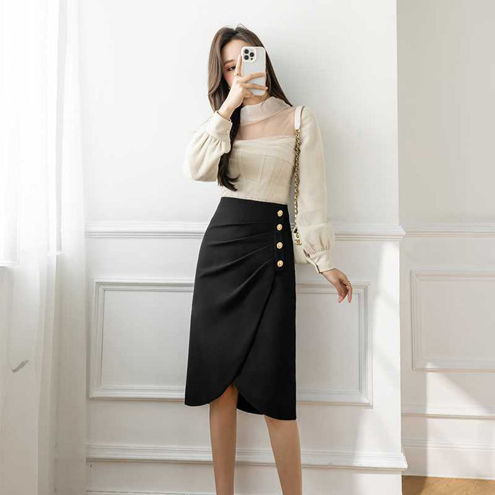 Gonna donna midi a vita alta, plissettata e con spacco. Stile moderno per abbigliamento primaverile estivo.