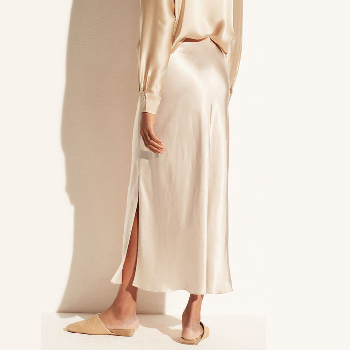 Gonna donna vita alta midi con spacco laterale e vita elastica, perfetta per look casual o chic.