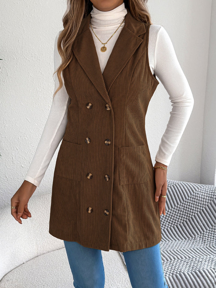 Gilet donna con tasche, stile casual e doppiopetto, ottimo per look a strati versatili.