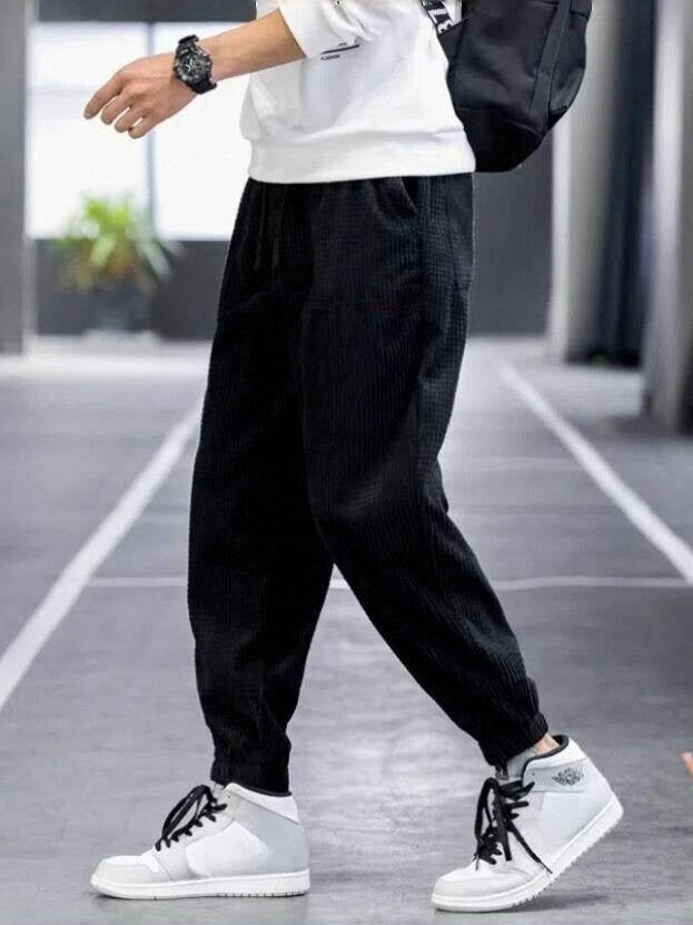 Pantaloni casual eleganti uomo, slim fit a coste, gamba dritta, design antipiega per praticità.