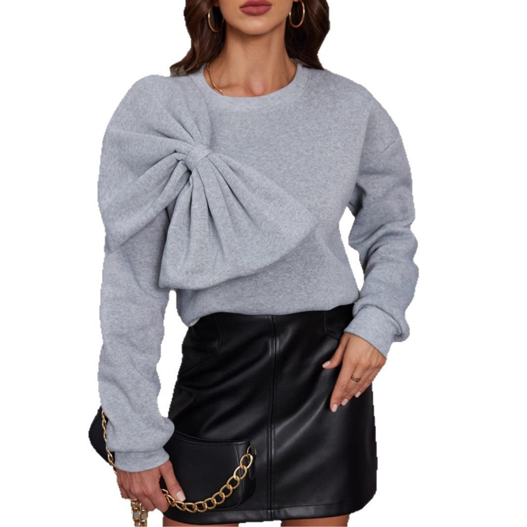 Maglione donna girocollo con fiocco e maniche lunghe. Pullover morbido ed elegante, perfetto per outfit invernali.