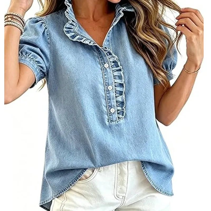 Top donna casual-chic con volant sul décolleté e maniche a sbuffo, un capo di moda attuale.