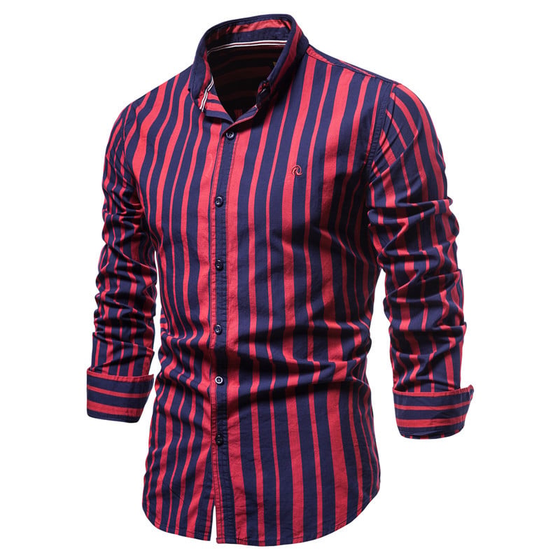 Stile classico uomo: camicia a maniche lunghe a righe, versatile per ogni occasione, dall'ufficio al tempo libero.