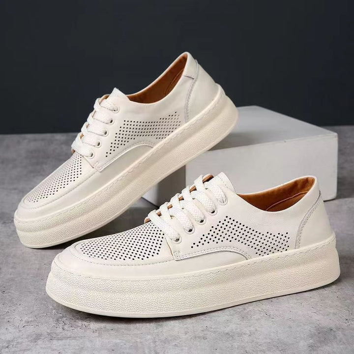 Sneakers uomo bianche e beige, traspiranti, con suola spessa per comfort quotidiano e stabilità nel passeggio.