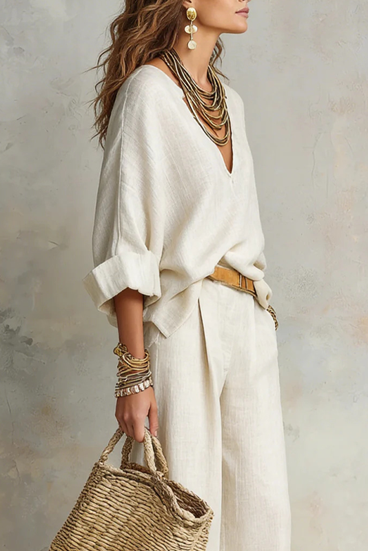 Set due pezzi donna fluido con scollo a V e pantaloni larghi, perfetto per un look casual e comodo.