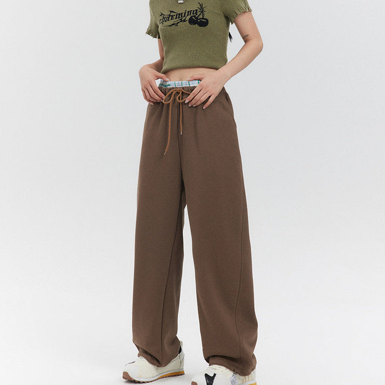 Pantaloni tuta donna beige, comodi e casual. Perfetti per outfit sportivi o relax, con vita regolabile.
