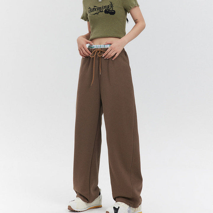 Pantaloni tuta donna beige, comodi e casual. Perfetti per outfit sportivi o relax, con vita regolabile.