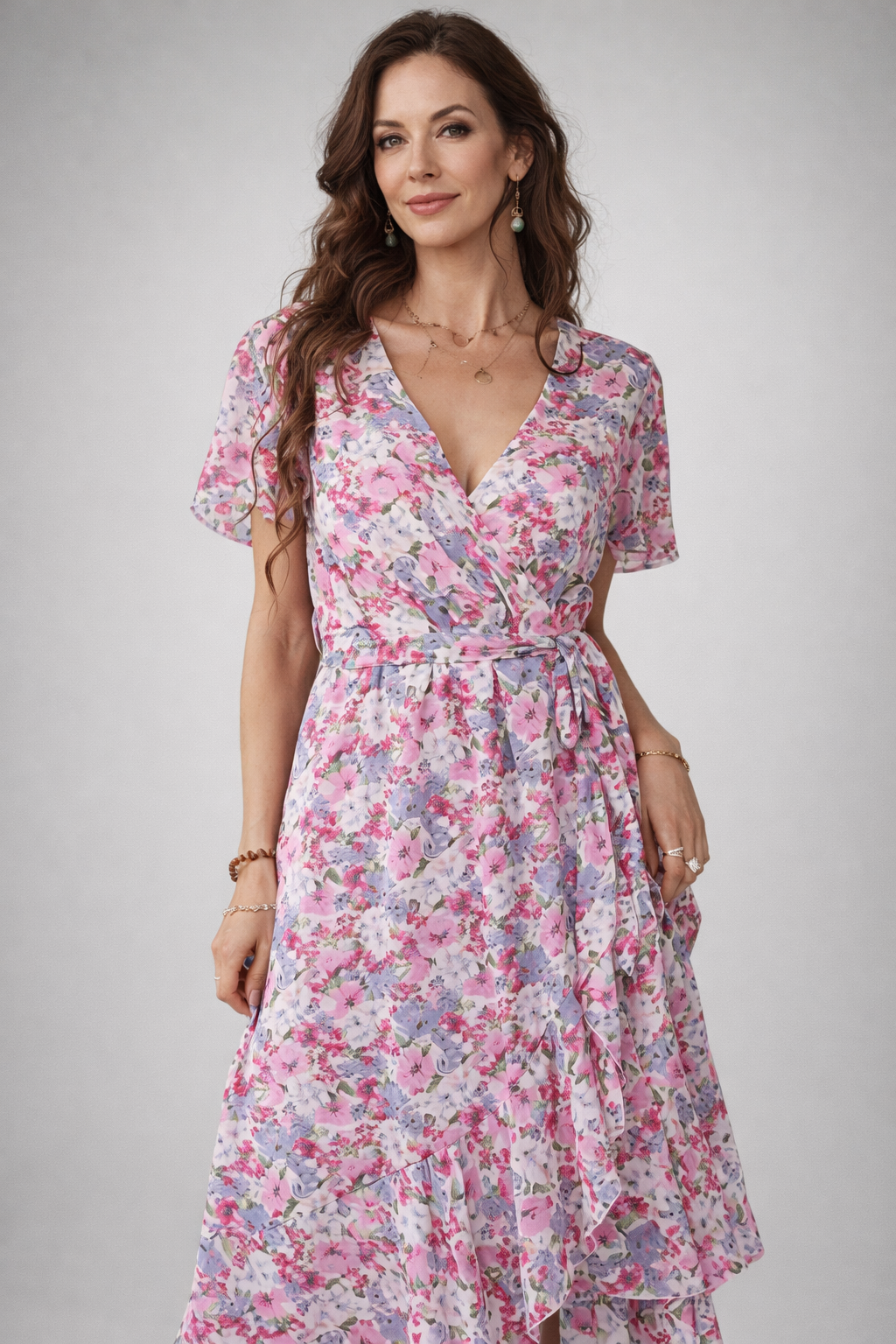 Abito donna midi floreale casual chic, versatile per ogni occasione di moda.