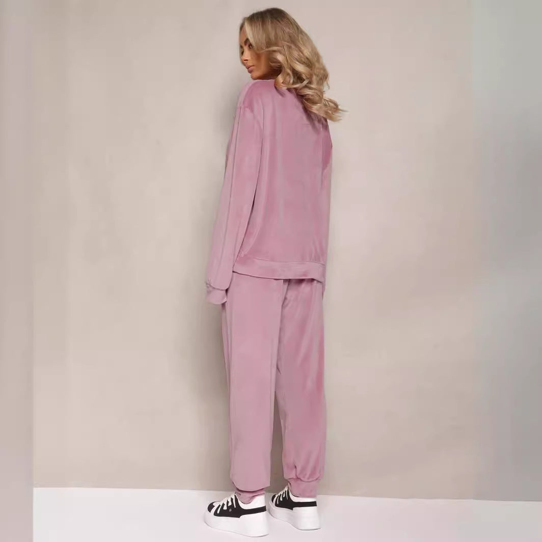 Completo due pezzi casual donna: top maniche lunghe e pantaloni dritti, versatile per casa o uscite informali.