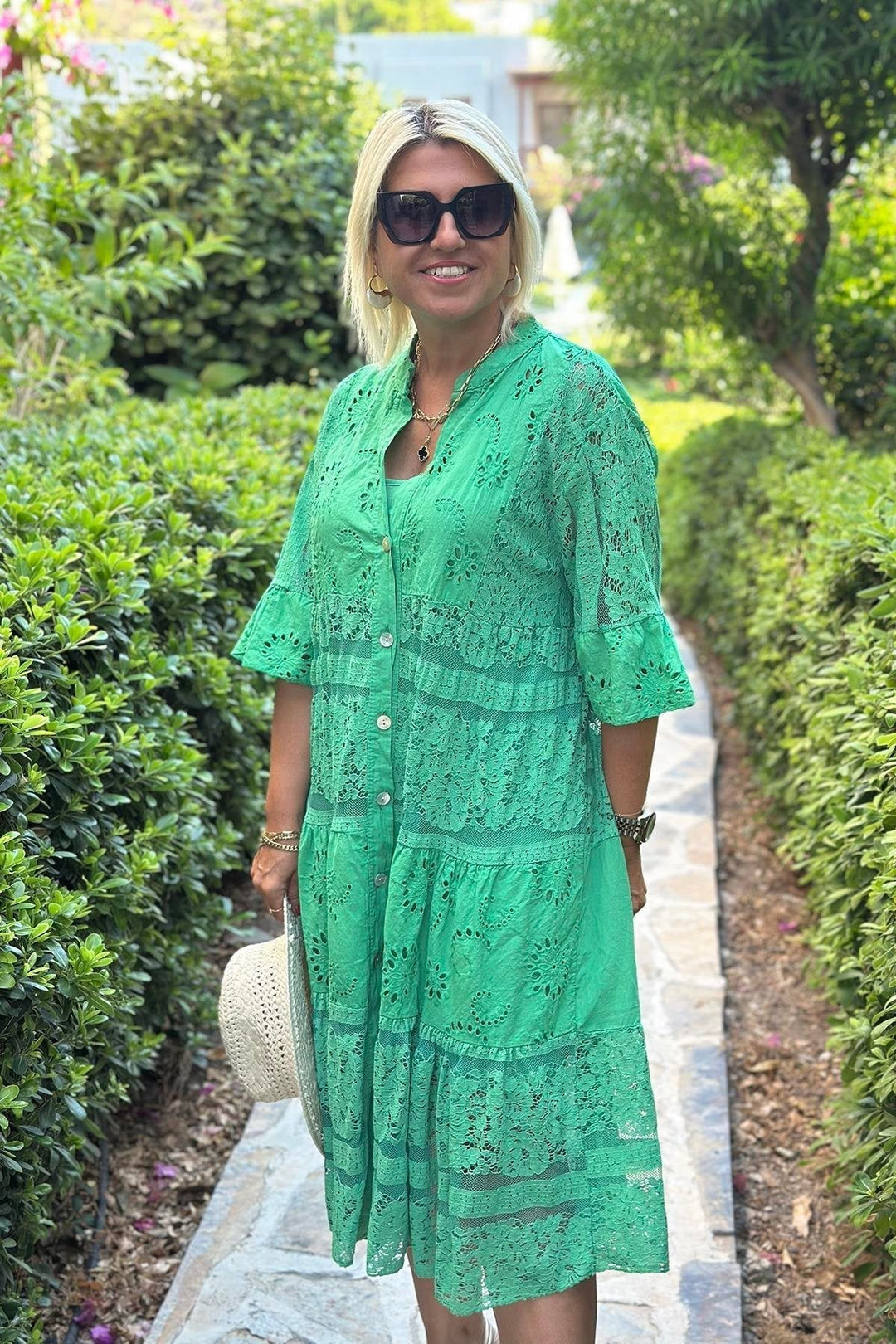 Abito donna elegante linea A, midi, con bottoni decorativi e maniche a tre quarti. Adatto per look casual o formali.