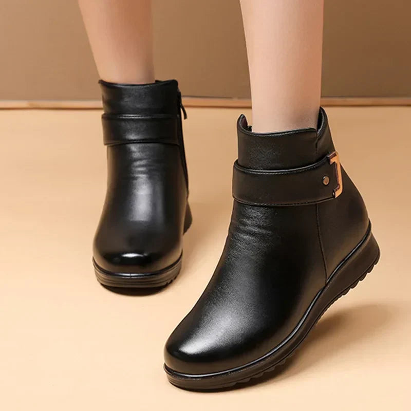 Scarpe invernali donna: stivali caldi ed eleganti per uno stile impeccabile.