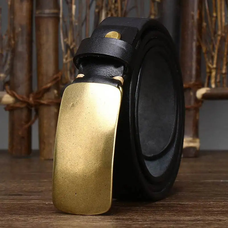 Classica cintura uomo in vera pelle pieno fiore, fibbia ottone lucido. Accessorio essenziale e robusto.