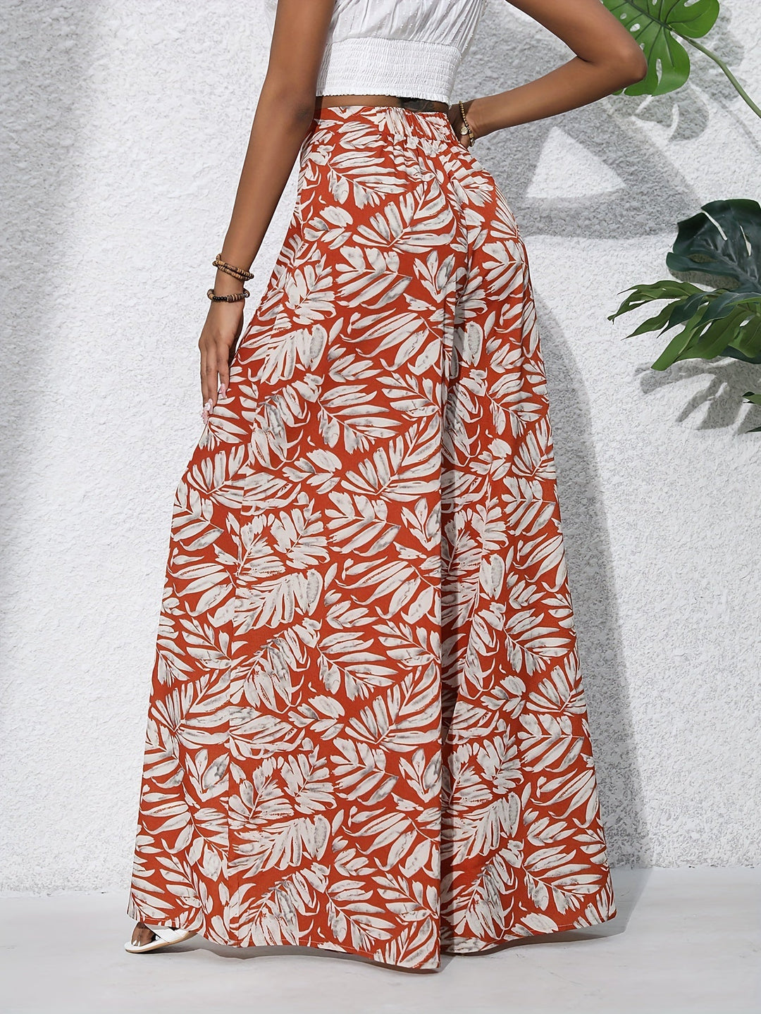 Pantaloni leggeri donna con stampa tropicale, ideali per l'estate, gamba larga e stile casual chic.