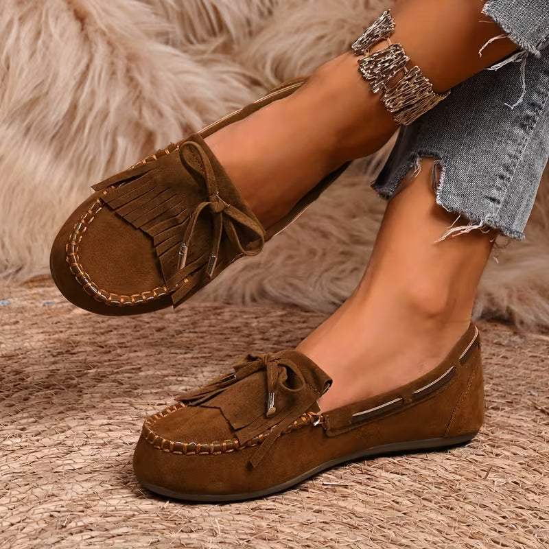Stile e comfort: mocassini donna Sasha con frange in bordeaux, kaki o verde.