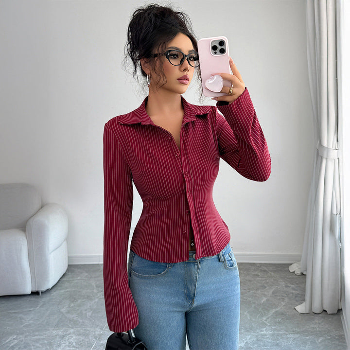 Elegante cardigan donna a righe e quadri, perfetto per look casual chic e stratificati.