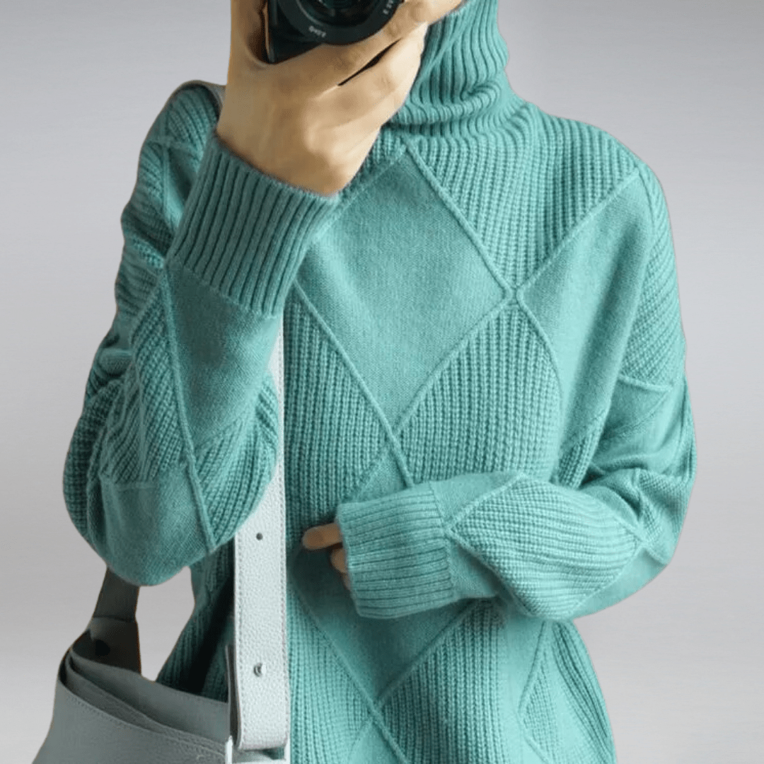 Maglione dolcevita donna, morbido e alla moda, perfetto per un look invernale casual o elegante con comfort.